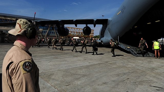 640px-French_troops_depart_C-17_in_Mali_130121-F-GO452-1200