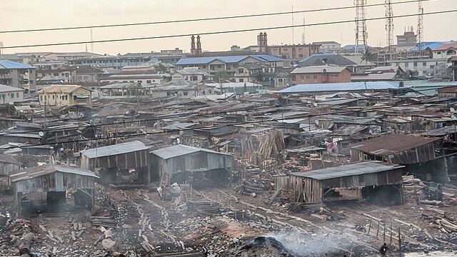 Makoko,_a_slum_in_Lagos