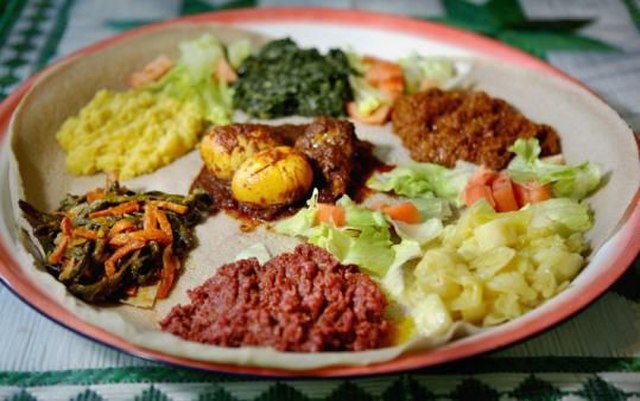 640px-Eritrean_Injera_with_stews