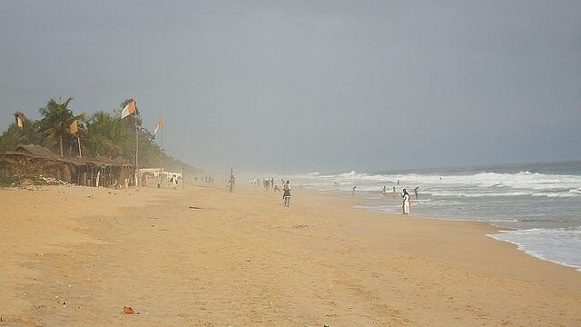 Beach_at_Grand_Bassam_Cote_d'Ivoire