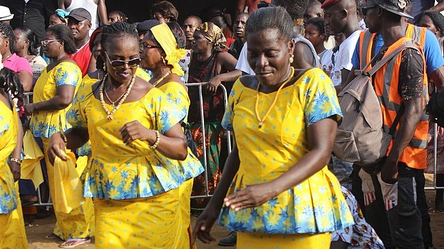 Danseuses_N'Zima-Kotoko_(Bassam,_Côte_d'Ivoire)_8