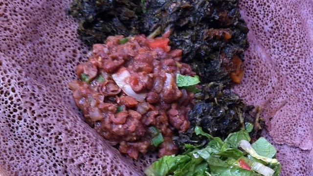 Eritrean_injera_with_various_stews