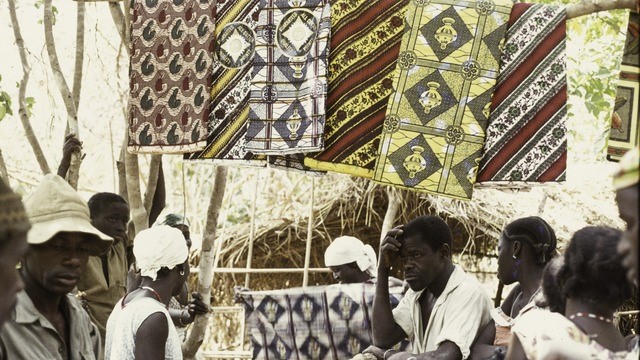 ASC_Leiden_-_Coutinho_Collection_-_E_02_-_Shop_in_Sara,_Guinea-Bissau_-_Women_choosing_tissues_-_1974.tif