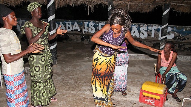 Dance_of_women_in_Gambia