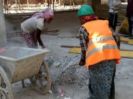 640px Woman working at ongoing construction of St. Paul's Hospital Cardiac center, Ethiopia