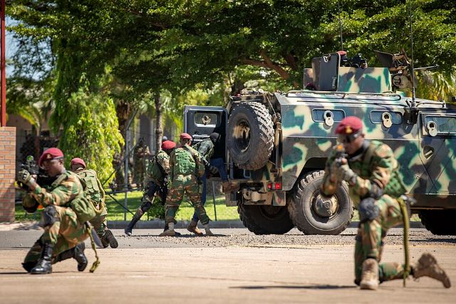 Zambia Army hosts military demonstration during African Land Forces Summit 2024 (8362120)